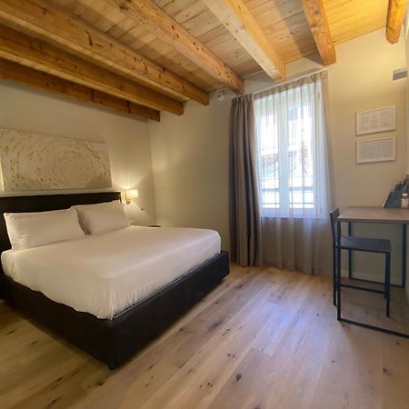 Malvezzi24 Boutique Rooms 데센자노델가르다 외부 사진