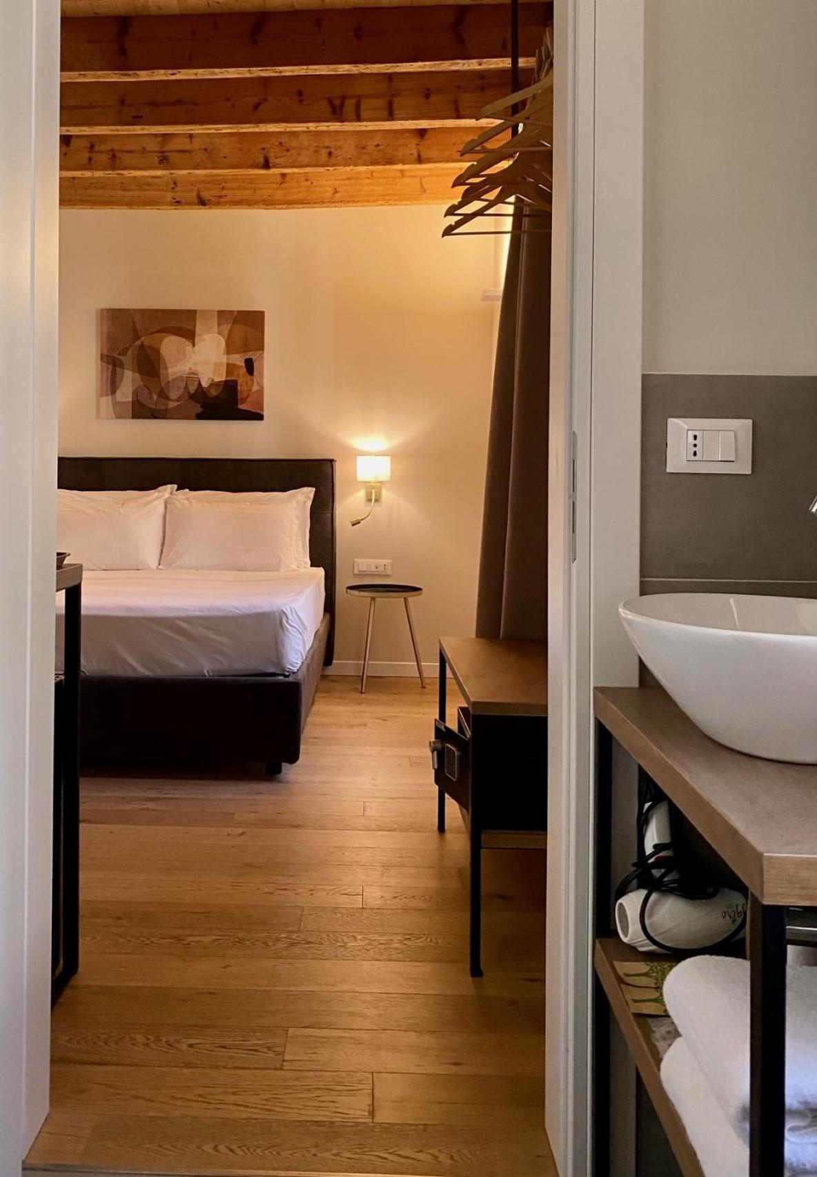 Malvezzi24 Boutique Rooms 데센자노델가르다 외부 사진