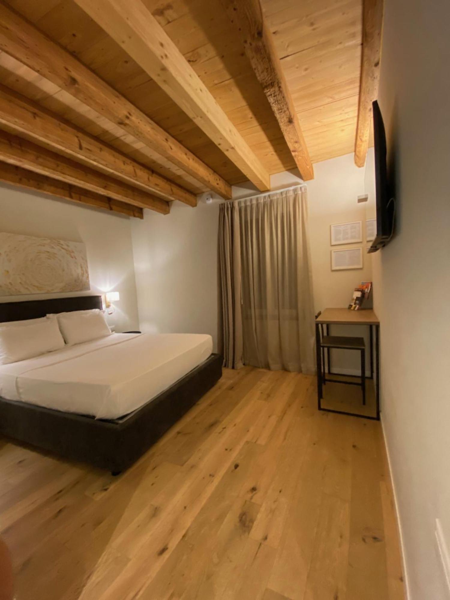Malvezzi24 Boutique Rooms 데센자노델가르다 외부 사진
