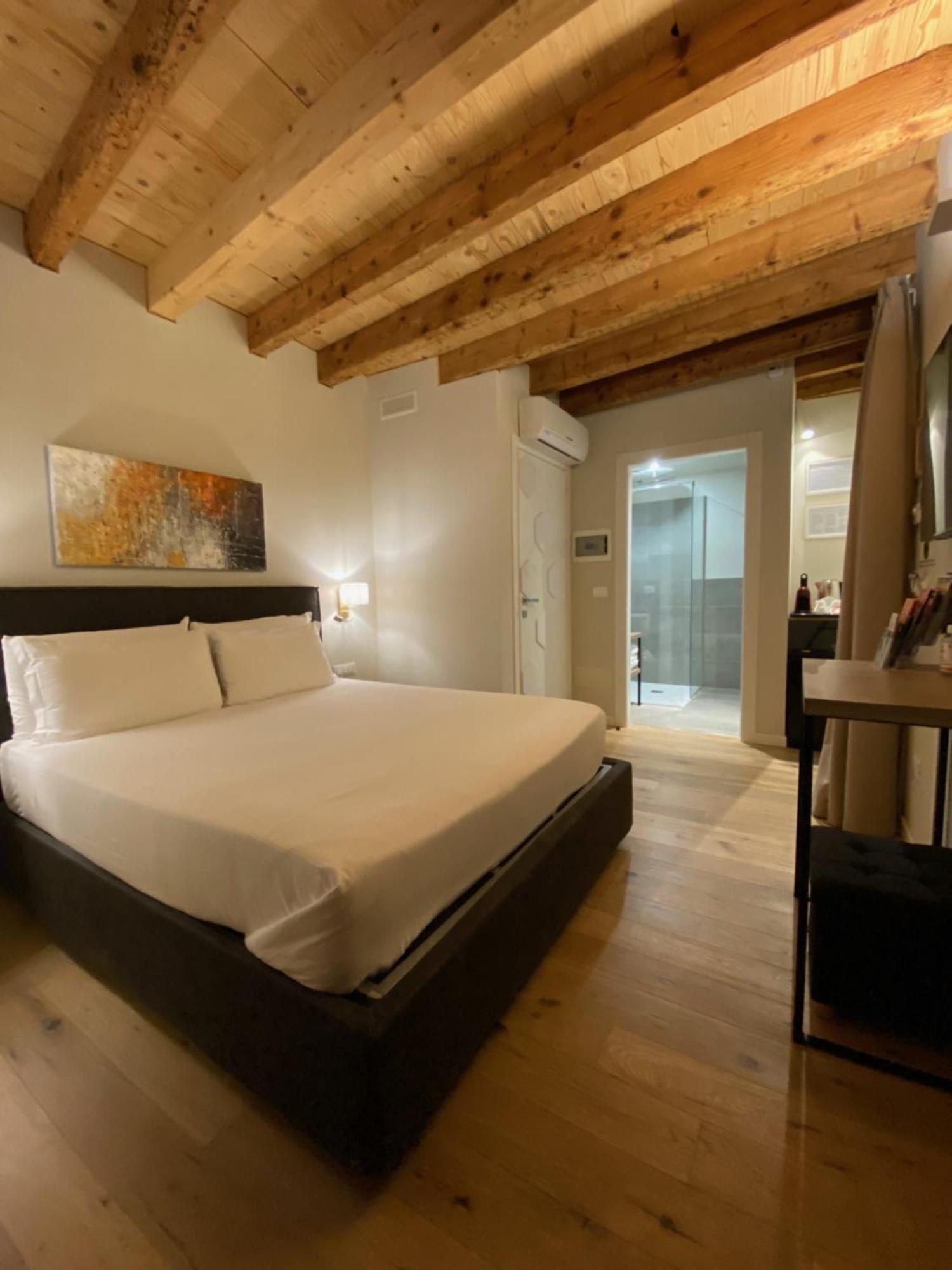 Malvezzi24 Boutique Rooms 데센자노델가르다 외부 사진