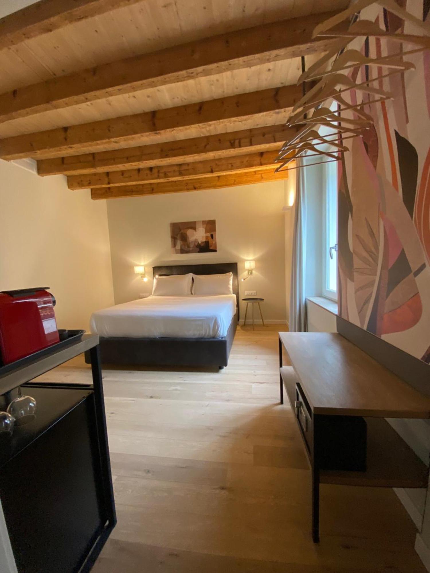 Malvezzi24 Boutique Rooms 데센자노델가르다 외부 사진